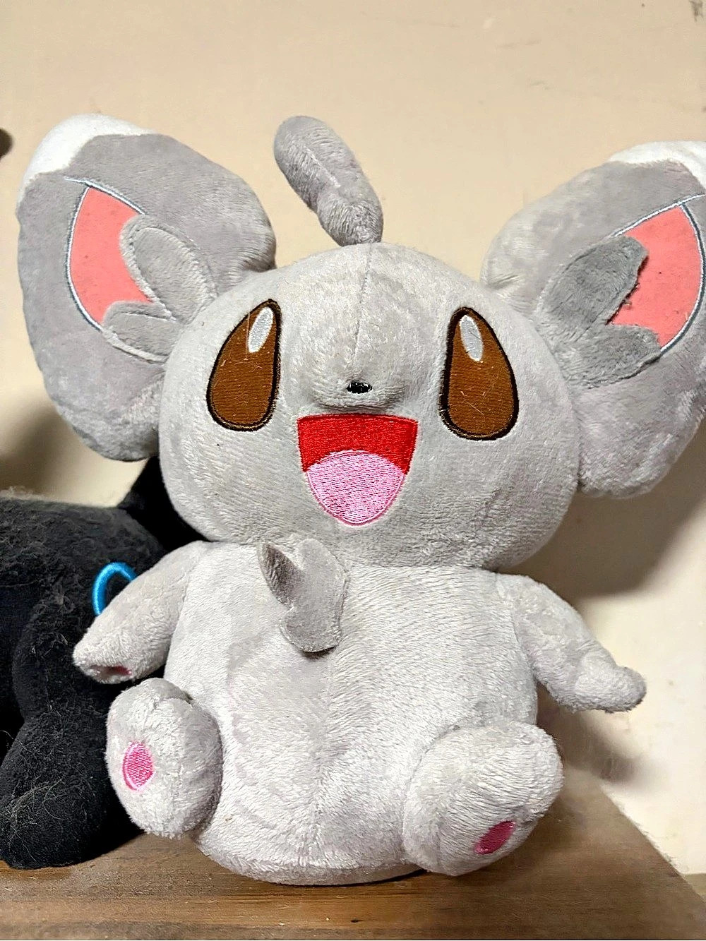 Pokémon Center Minccino Sitting Cuties Plush Gray & Pink